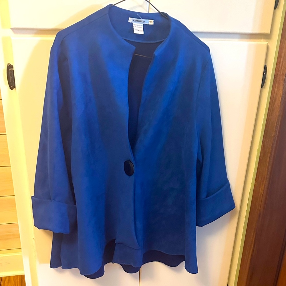 Chic Blue Blazer with Single Button Closure